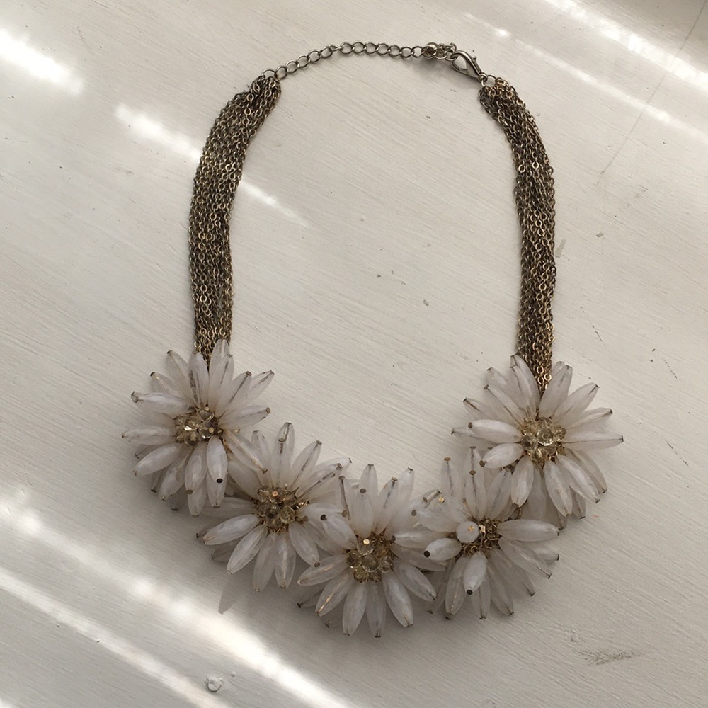 White and gold flower necklace